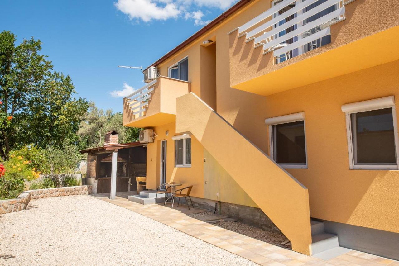 Apartmani Manita Paklenica セリネ エクステリア 写真