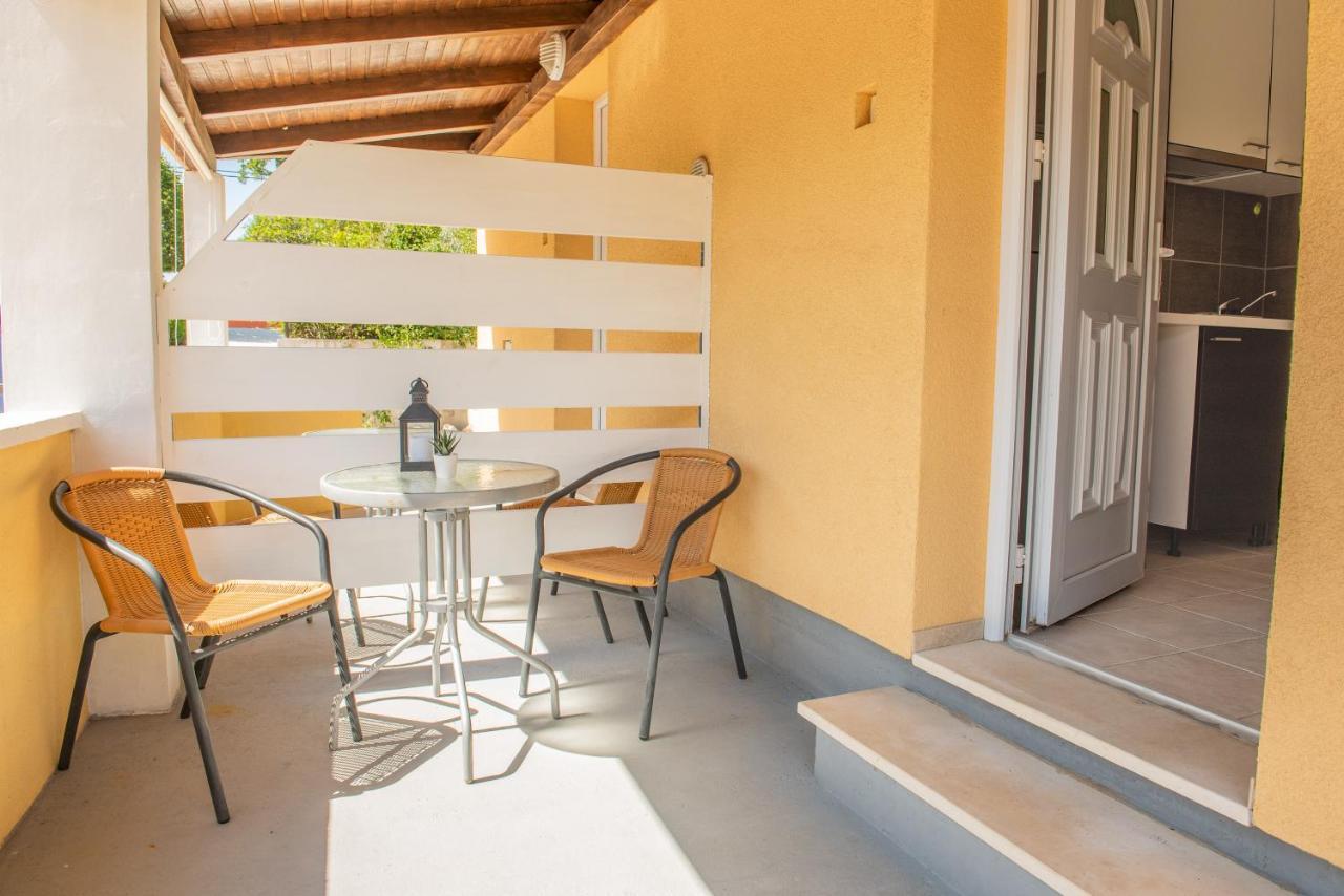 Apartmani Manita Paklenica セリネ エクステリア 写真