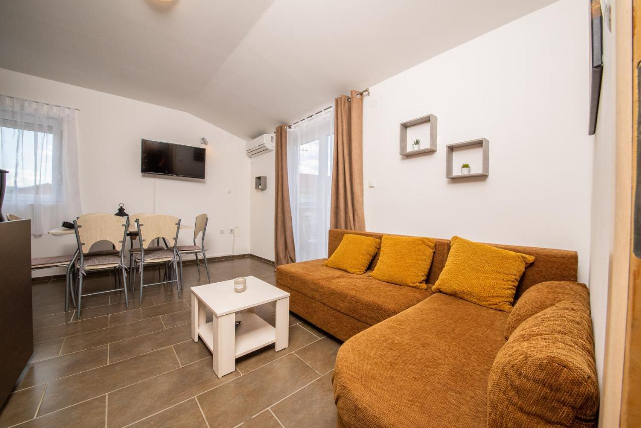Apartmani Manita Paklenica セリネ エクステリア 写真